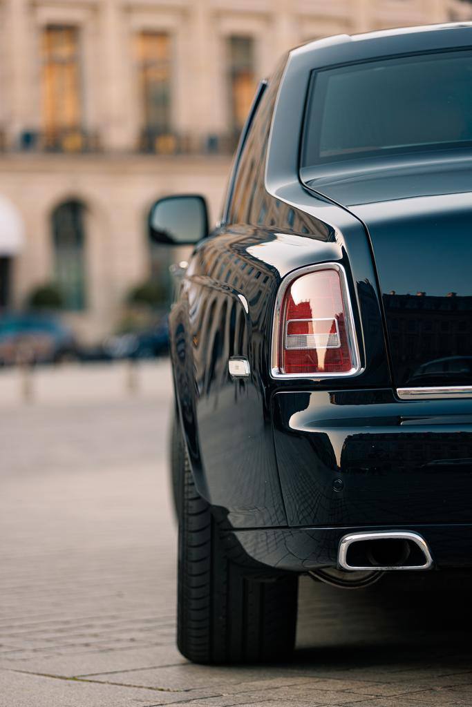 Panel trasero refinado y acabado de lujo